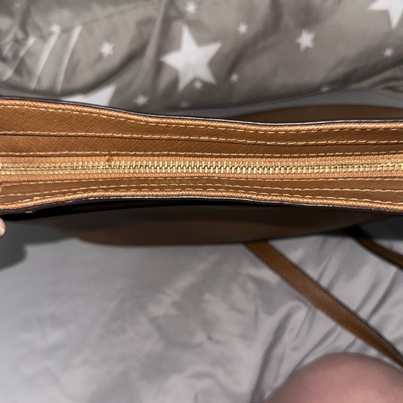 NWOT Micheal kors tan crossbody adjustable strap gold accents larger size cute - Picture 6 of 13